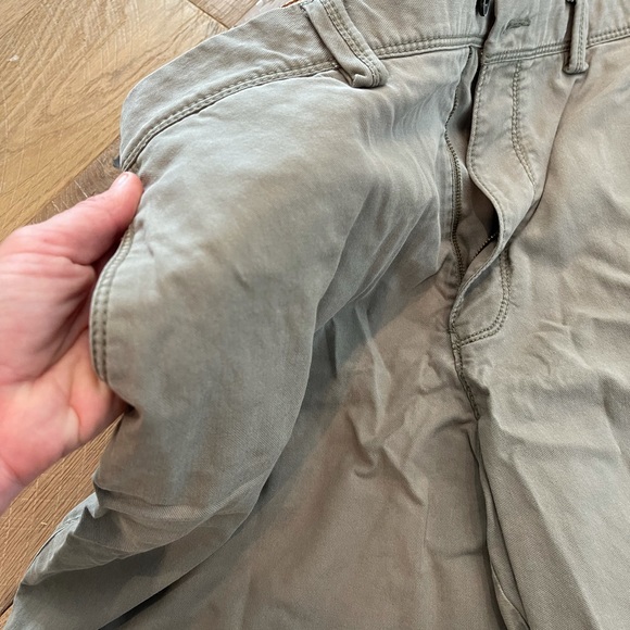 Tommy Bahama size 36 shorts - Picture 2 of 6